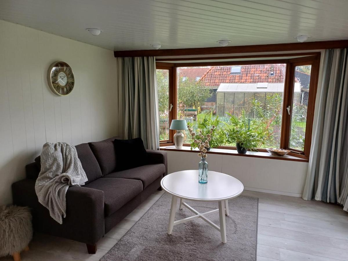 Vrijstaand Chalet Met Veel Buitenruimte En Veranda Zuid-Scharwoude Exterior photo